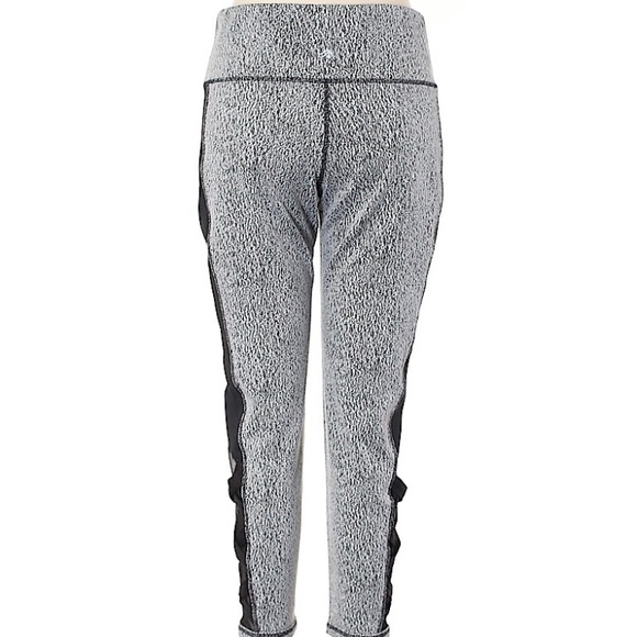 🧘‍♀️ Ideology Capri Workout Pants - Picture 2 of 7